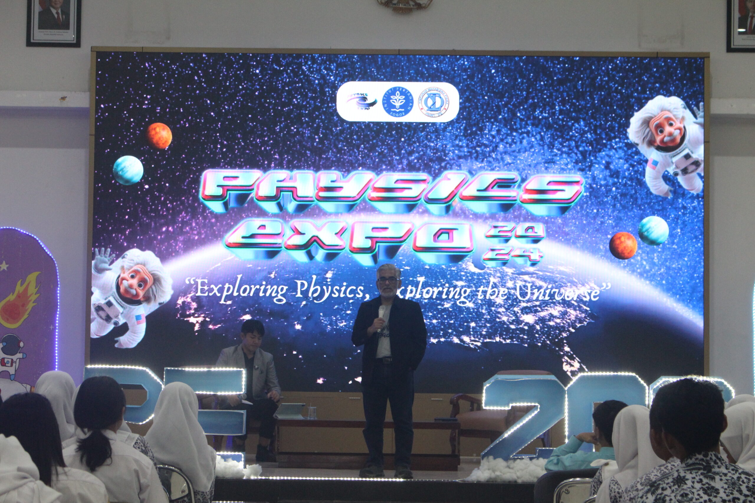 Physics Expo 2024 dengan narasumber Pak Husin Alatas